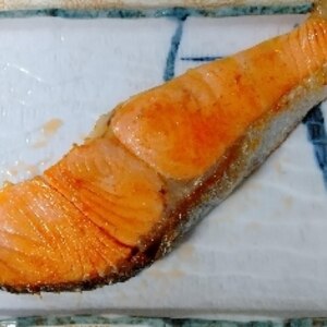 薄っすい塩鮭でも皮パリ中ふわしっとり焼き